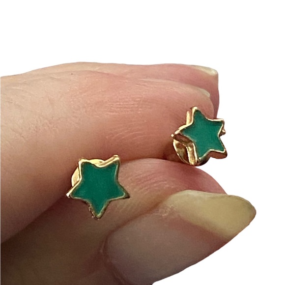 ๐Sale ๐2 for $10 NWOT little green stars in gold (color) post earrings - Picture 5 of 5